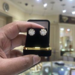 14kt Gold 2.00 Carats Flower Studs Large 