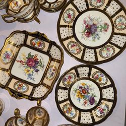 SERVICE ENGLISH PARAGON FINE BONE CHINA TABLEWARE, In pattern