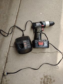 19 1/2 volt craftsman drill w / one battery and a charger
