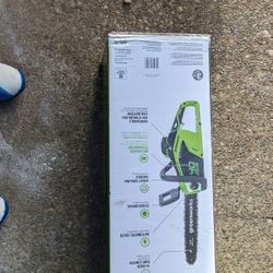 BRAND NEW GREEN WORKS CHAIN SAW 