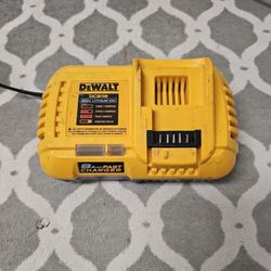 Dewalt 8Amp Fast Charger 