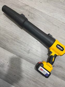 Cordless leaf blower kit includes a yellow and black Dereal blower unit, two 20V Max lithium-ion batteries, a wall charger, and two black nozzle attac