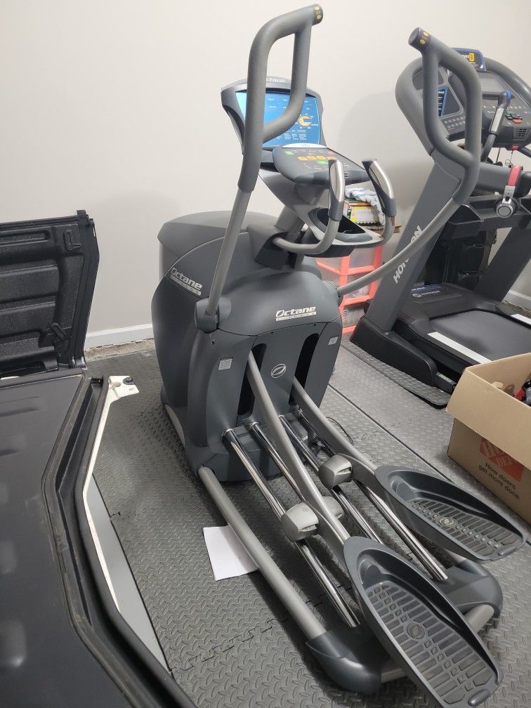 Octane Q47ce Elliptical Machine