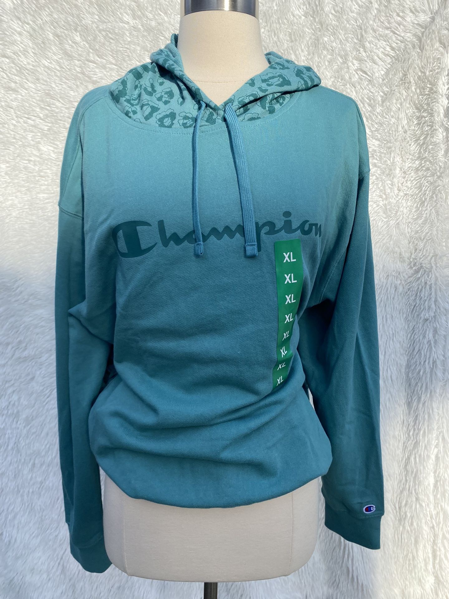 New-Women Champion Hooded Sweater In XL
