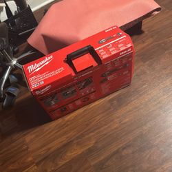 Milwaukee 2922-22 NEW