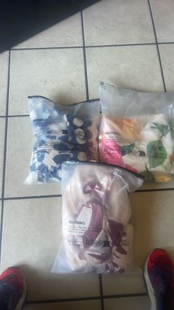 Tengo estos 3 vestidos como para ir ala plaña  nuevos saiz 1x larch