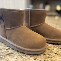 Kids Ugg boots Size 1
