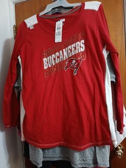 Buccaneers  Ladies fits like an XL