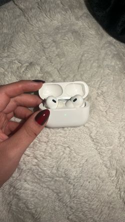 AirPods Pro (2nd Gen) – Great Condition