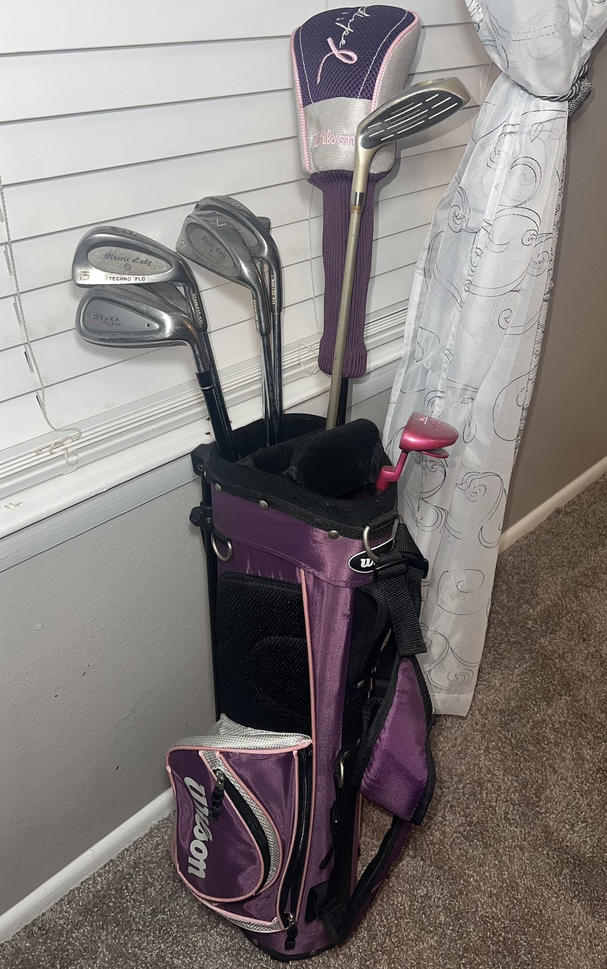 Purple Pink Wilson Hope Junior Girls Golf Club Bag & 9 Club Set + Pink Balls & Tees
