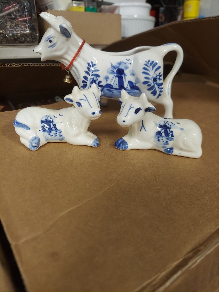 Vintage Hand Painted Delft Cow Creamer And Salt And Pepper Shakers