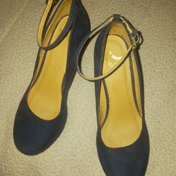 Report Women's Wedge Heels Size 10
