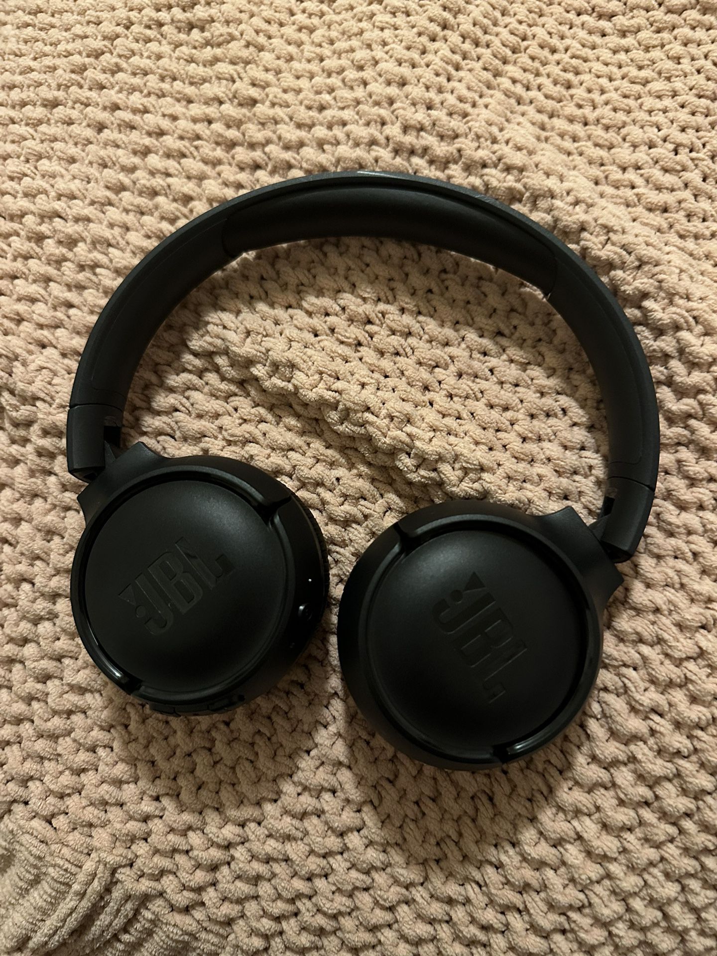 JBL Wireless On-Ear Headphones 