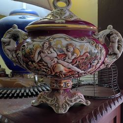Vintage Italian Keramos R. Capodimonte pedestal tureen with lid