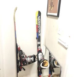 Salomon T2vrace Skis with Salomon Boots And   Bindings - 165 cm  Size US 10.5