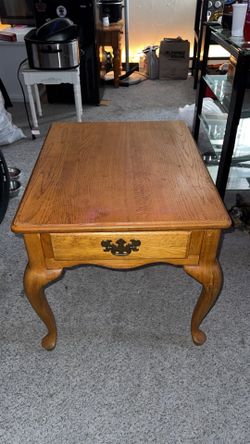 2 Wooden End Tables 