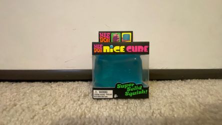 Blue ice cube needoh