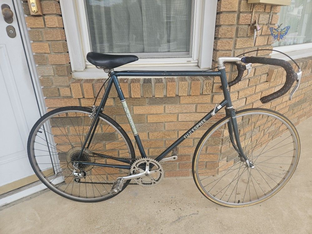 Vintage ROAD BIKE FUJI ESPREEE - 12 SPEED
