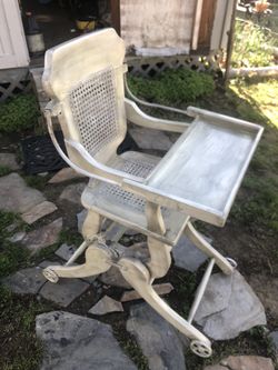 Vintage high chair excellent condition