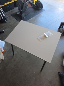 Foldable drafting drawing table
