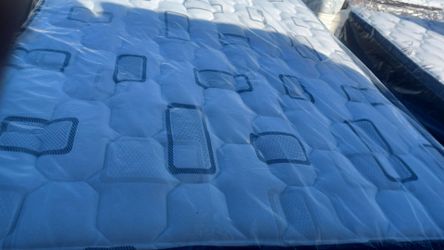 Brand New Twin Size Pilllowtop Mattress and box Spring free delivery The delivery is free for 20 minutes
