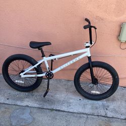 Élite Bmx Bike 20 Inches Tires Good Condition Ready To Ride 