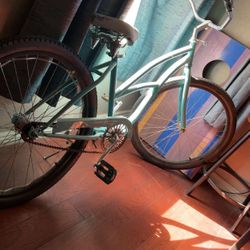 Woman's Beach Cruiser Bike 