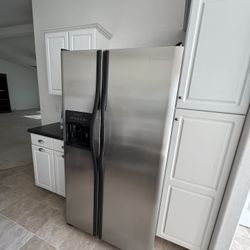Refrigerator, Stove, And Microwave Washer And Dryer