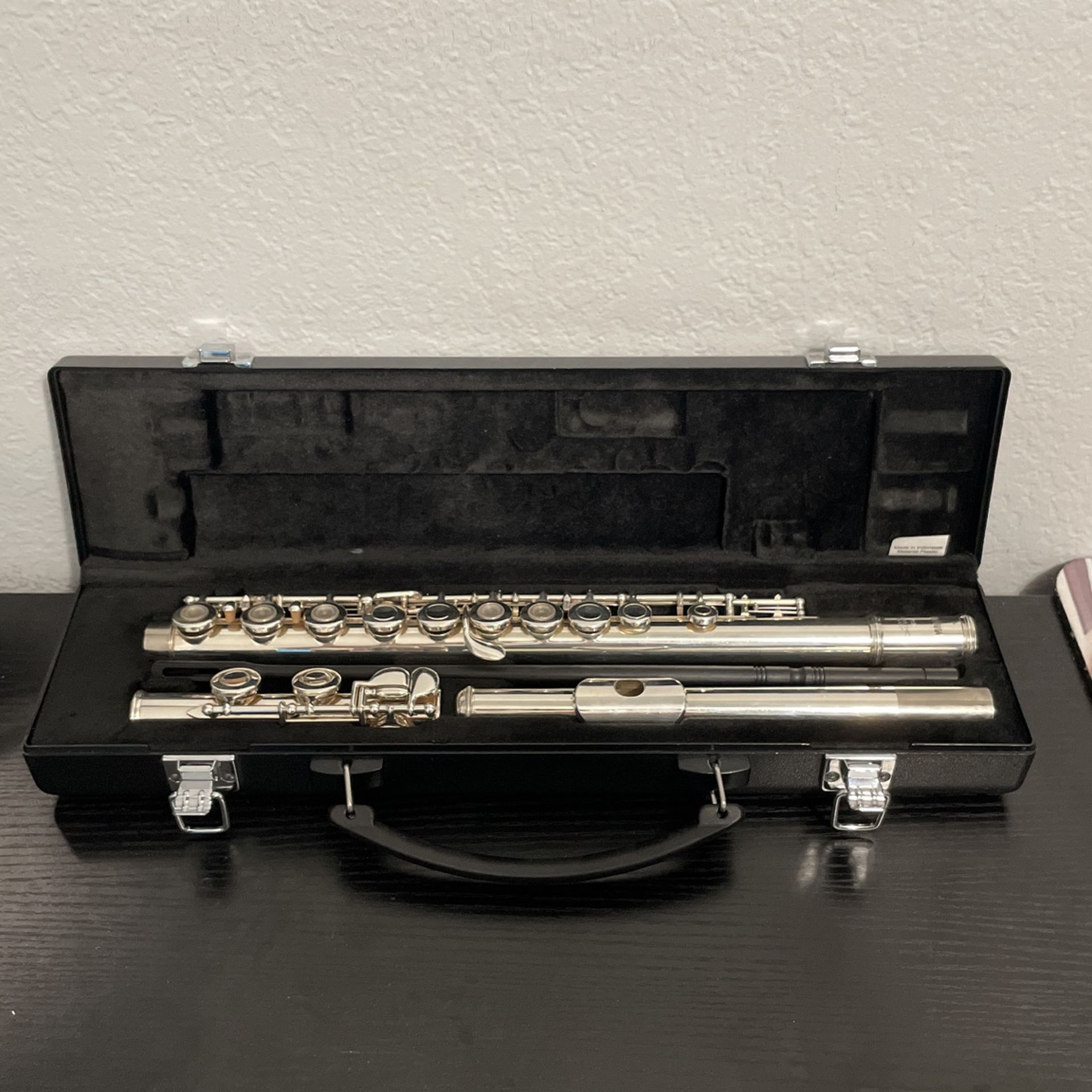 Used Yamaha flute - Great Condition - YFL -262