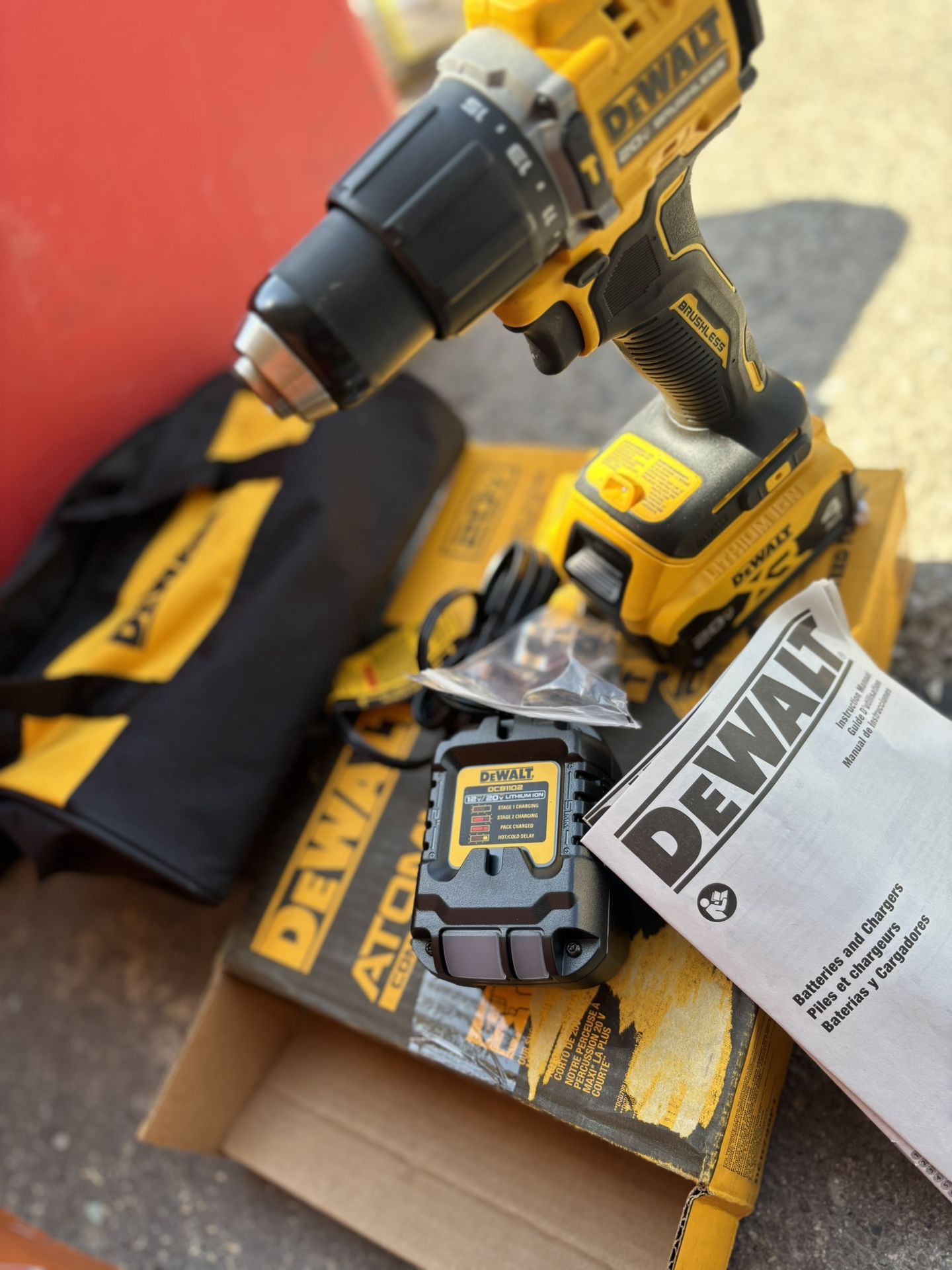 Dewalt. Drill Atomic Batería Y Cargador
