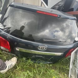 Kia sorento 2011 trunk complet with lights