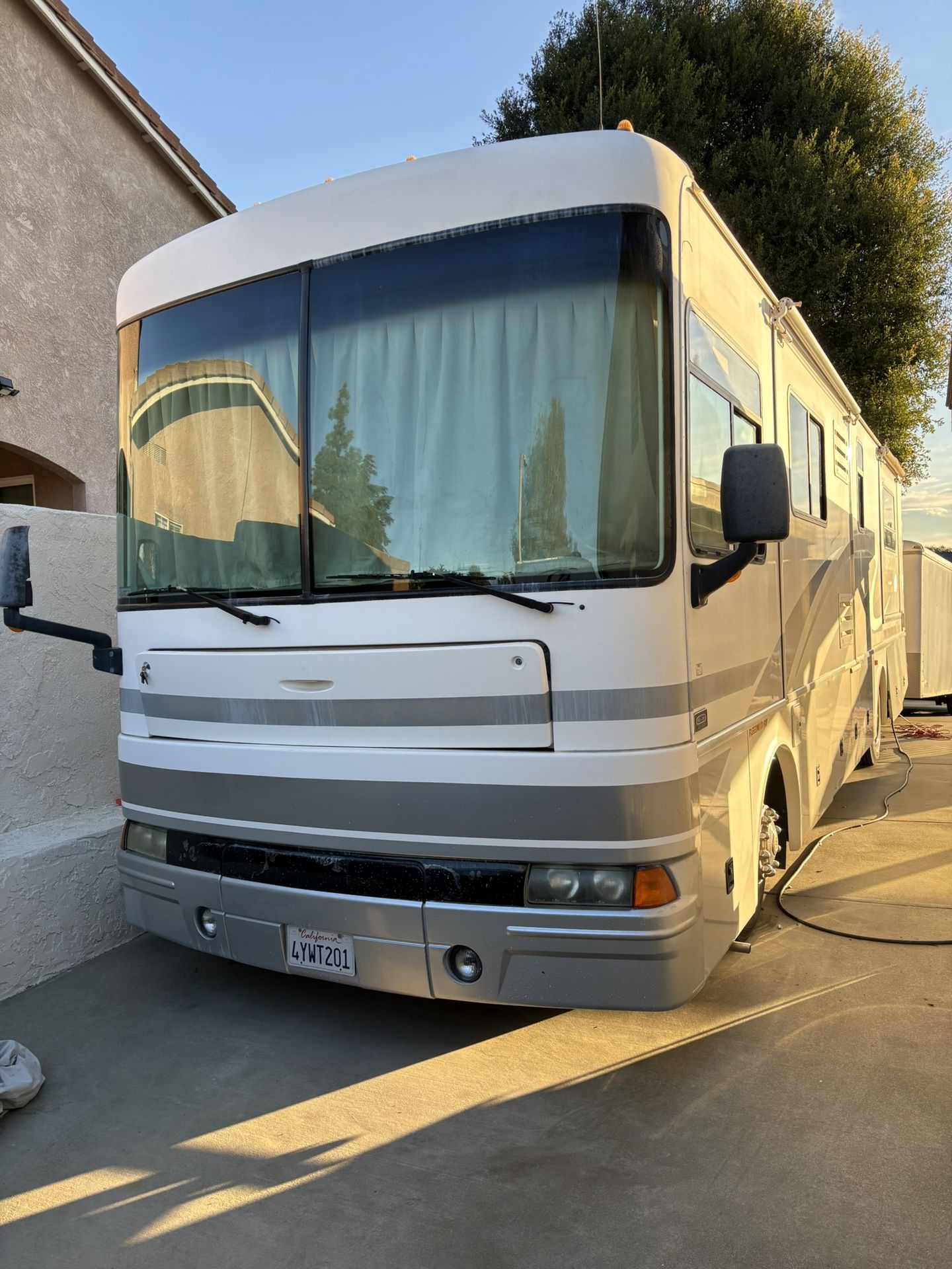 2002 Fleetwood Expedition Diesel Pusher W34