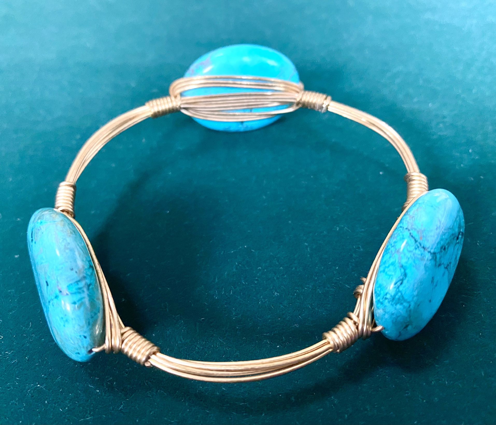 Turquoise Houlite Gold Tone Wire Wrapped Bourbon & Bowties 7.25” Bracelet 