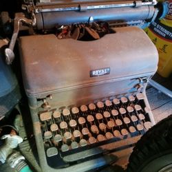 Antique Royal Typewriter
