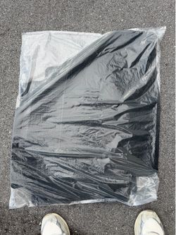 21-27 Escalade floor mats, NEW