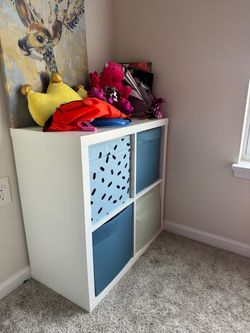 White 4-Cube Toy Storage Organizer + 4 Fabric Bins