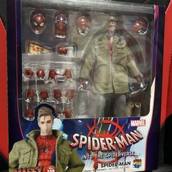 Mafex Peter B. Parker Figure (READ DESCRIPTION) 