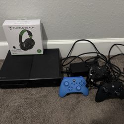 Xbox One W/ 3 Controllers And Brand New Turtle Beach Headphones