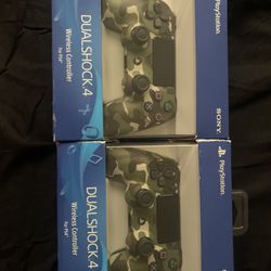 2 PS4 controllers