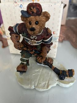 Boyds Bears & Friends Blade Slapshot Hockey Player Figurine 1E