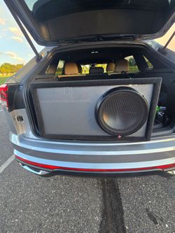 Rockford fosgate t1 12 inch sub in box with a Rockford Fosgate 500 walt amp and wire harness and wires