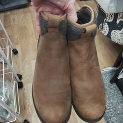 Women's Size 9 Brown Boots (They Still Smell New; the Brand Is Merrell)
