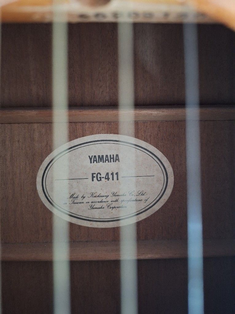 ACOUSTIC Guitar 