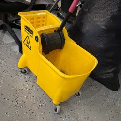 Rubbermaid Commercial 