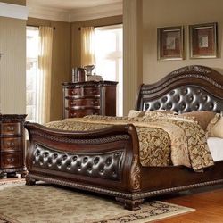 Traditional 4pc Wooden Bedroom Set 