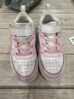 Nike Girls Show Size 10