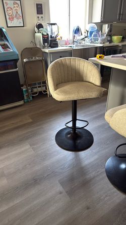 Stools/chairs