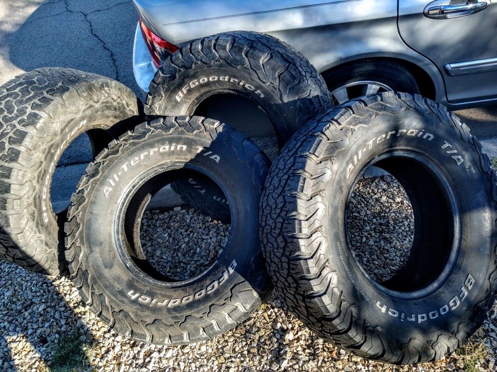 Set Of 4 LT 31X10.5R15 BFGoodrich All-Terrain T/A KO2 109S Tires / Llantas Todo Terreno