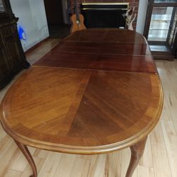 Solid Wood Oval Dining Table w/ Leaf Extensions – Seats 6–8 – $100