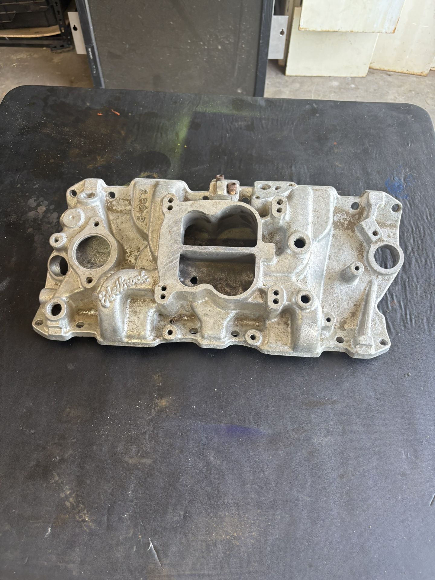 Intake Edelbrock Chevy